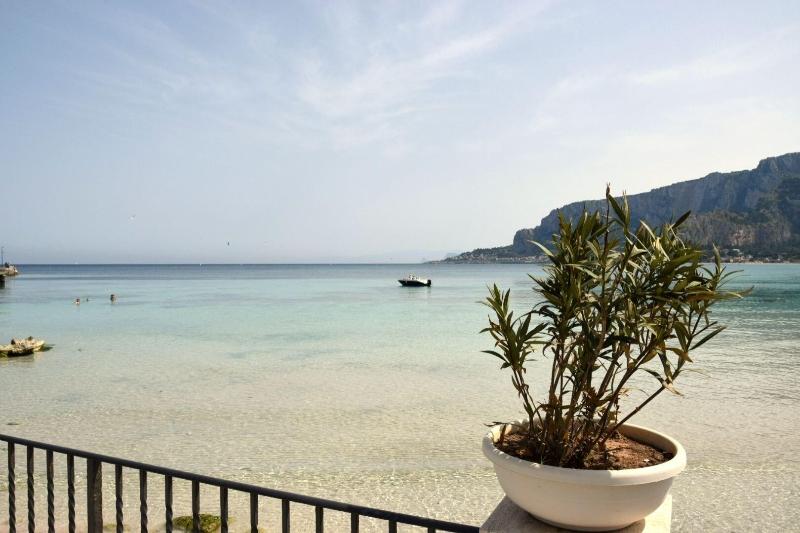 Palermo Mare Holidays — view
