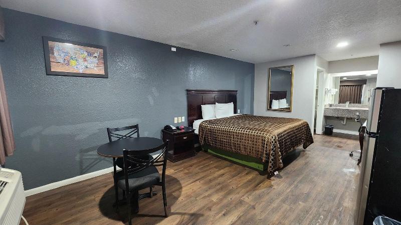 Express Inn Hobby image