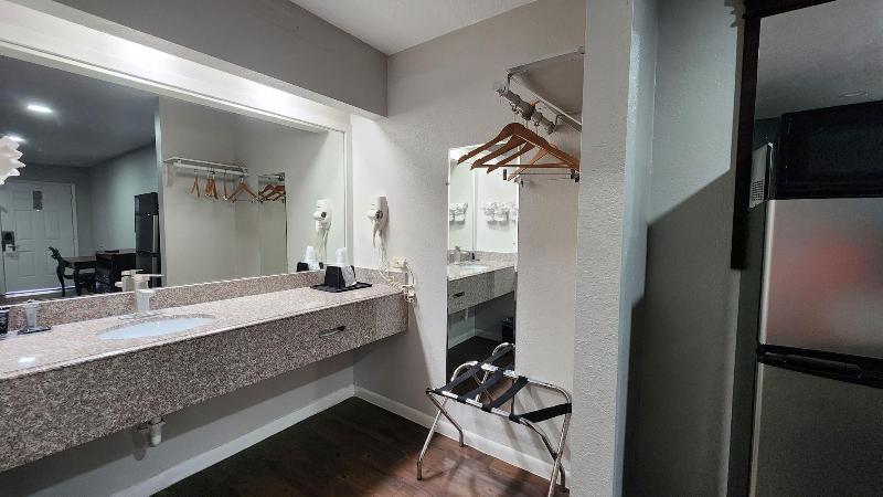 Express Inn Hobby image