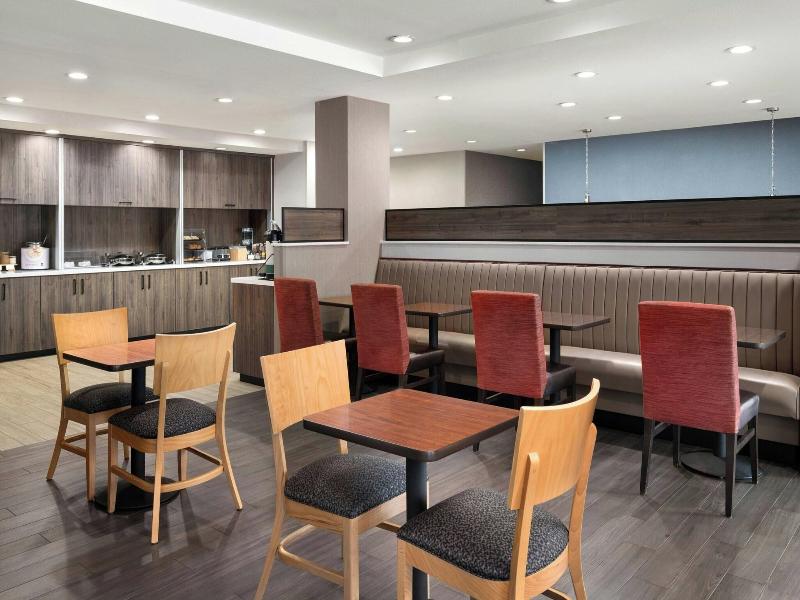 Towneplace Suites Houston Hobby Airport image