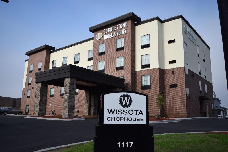 Cobblestone Hotel & Suites – Stevens Point image
