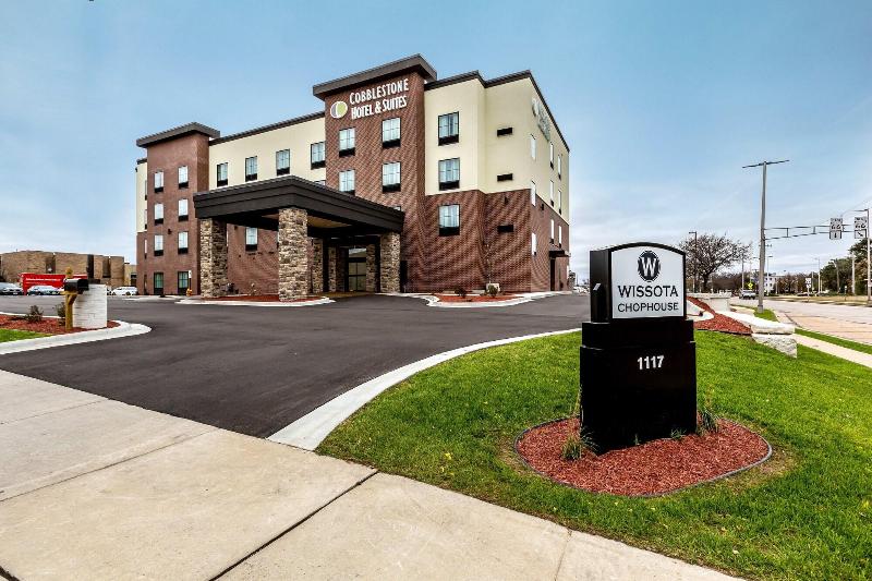 Cobblestone Hotel & Suites – Stevens Point image