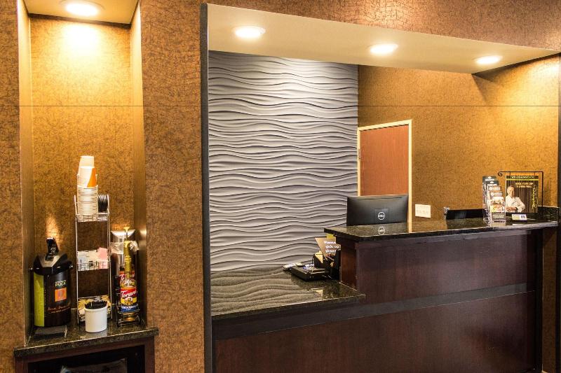 Cobblestone Hotel & Suites – Stevens Point image