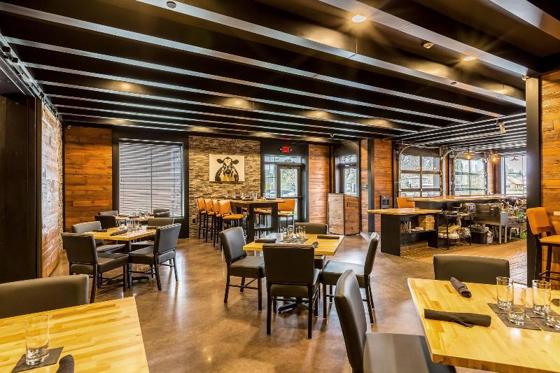 Cobblestone Hotel & Suites – Stevens Point image