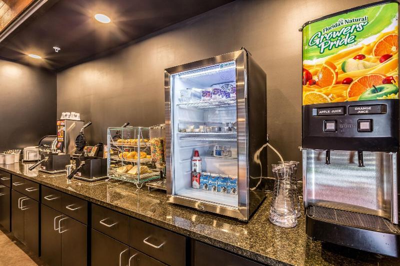 Cobblestone Hotel & Suites – Stevens Point image