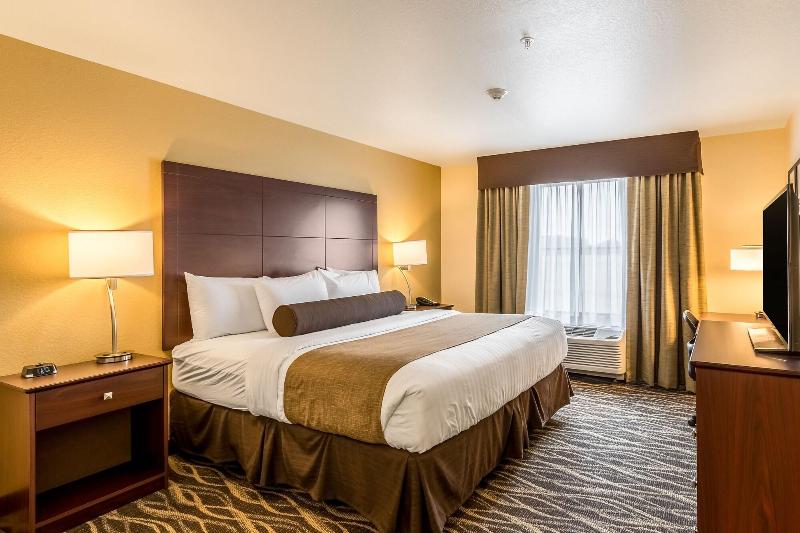Cobblestone Hotel & Suites – Stevens Point image