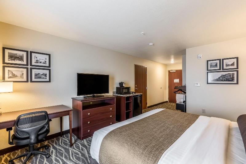 Cobblestone Hotel & Suites – Stevens Point image