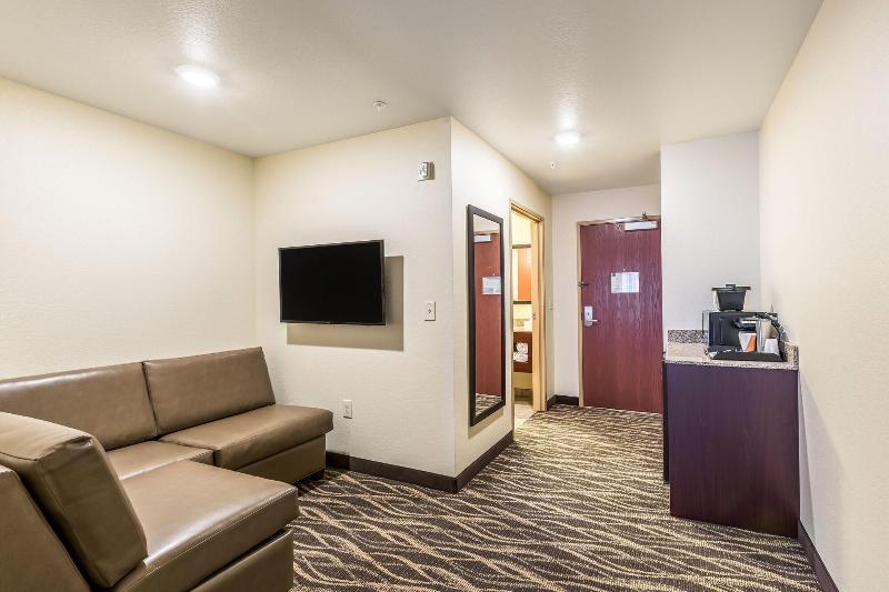 Cobblestone Hotel & Suites – Stevens Point image