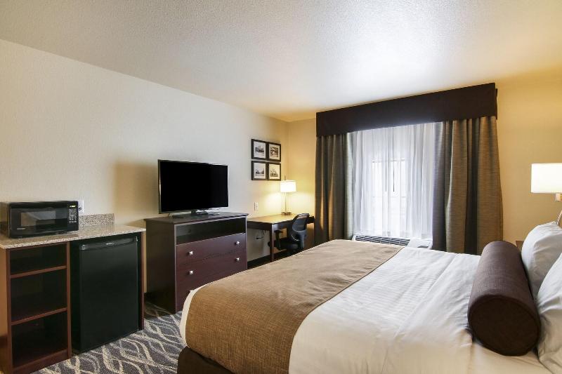 Cobblestone Hotel & Suites – Stevens Point image