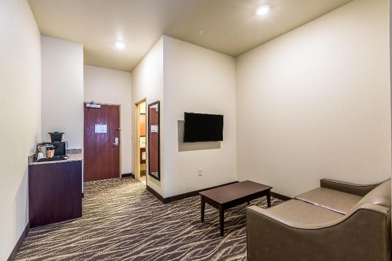 Cobblestone Hotel & Suites – Stevens Point image