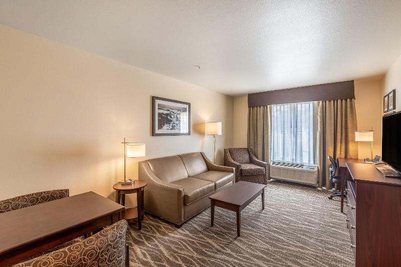 Cobblestone Hotel & Suites – Stevens Point image