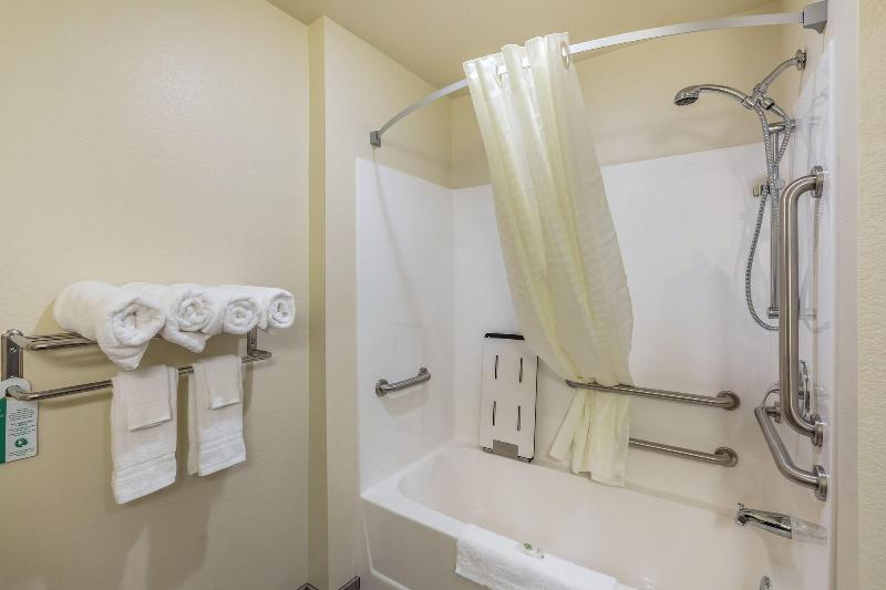 Cobblestone Hotel & Suites – Stevens Point image