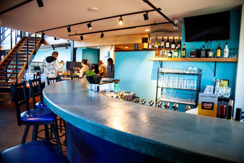 Blue Wave Inn image