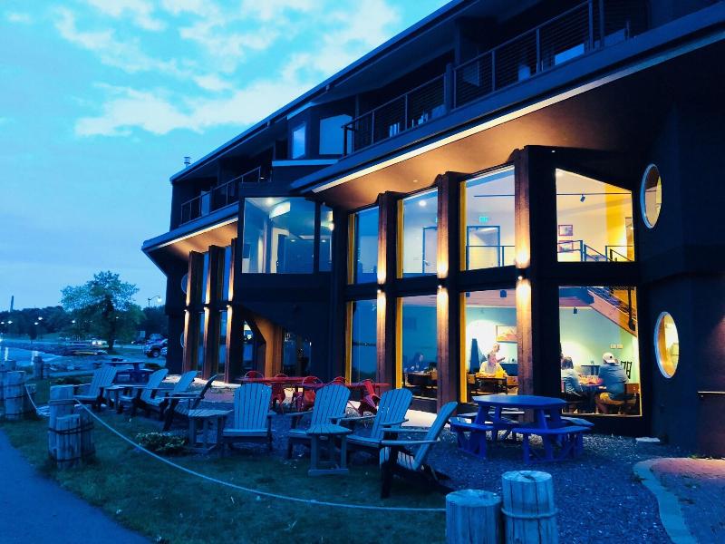 Blue Wave Inn image