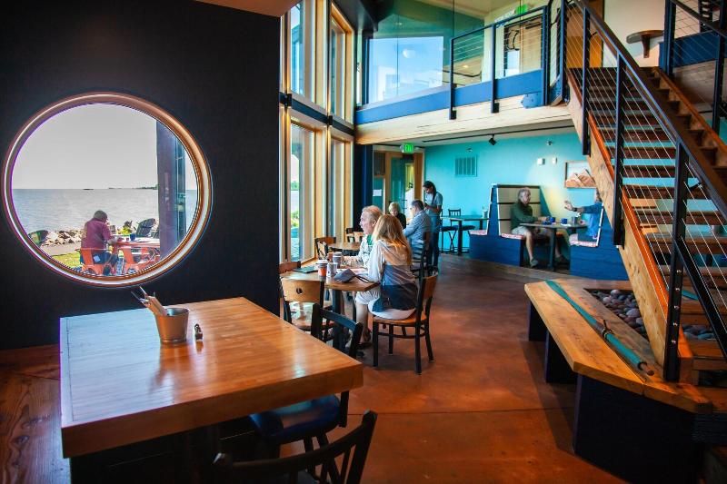 Blue Wave Inn image
