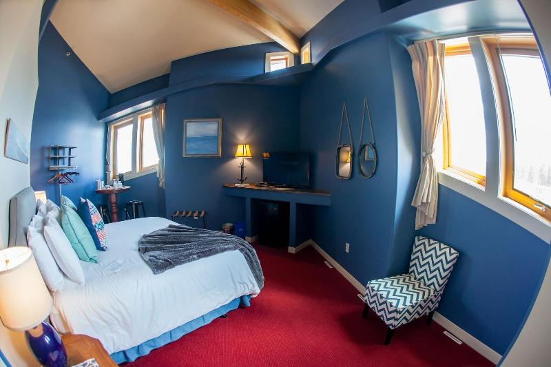 Blue Wave Inn image
