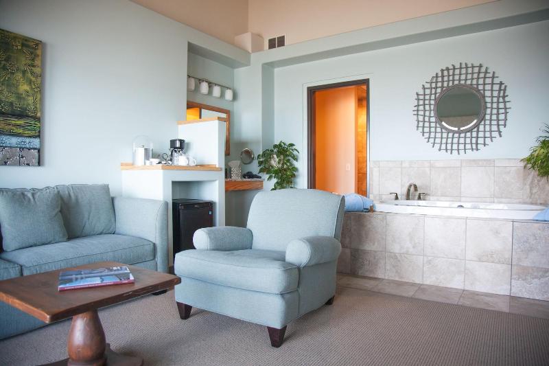 Blue Wave Inn image