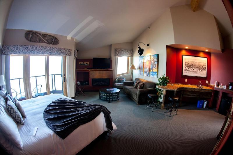 Blue Wave Inn image
