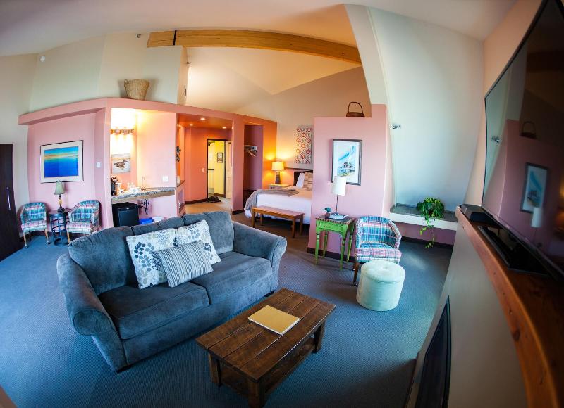 Blue Wave Inn image