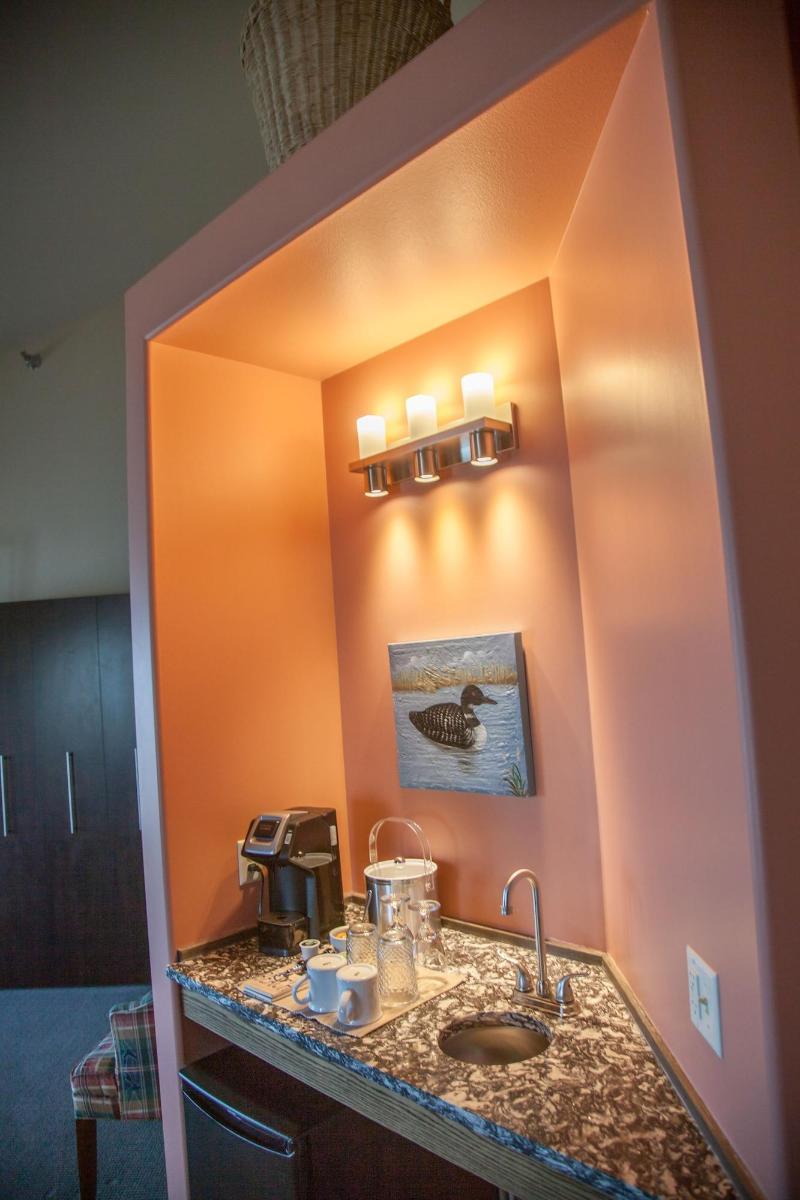 Blue Wave Inn image
