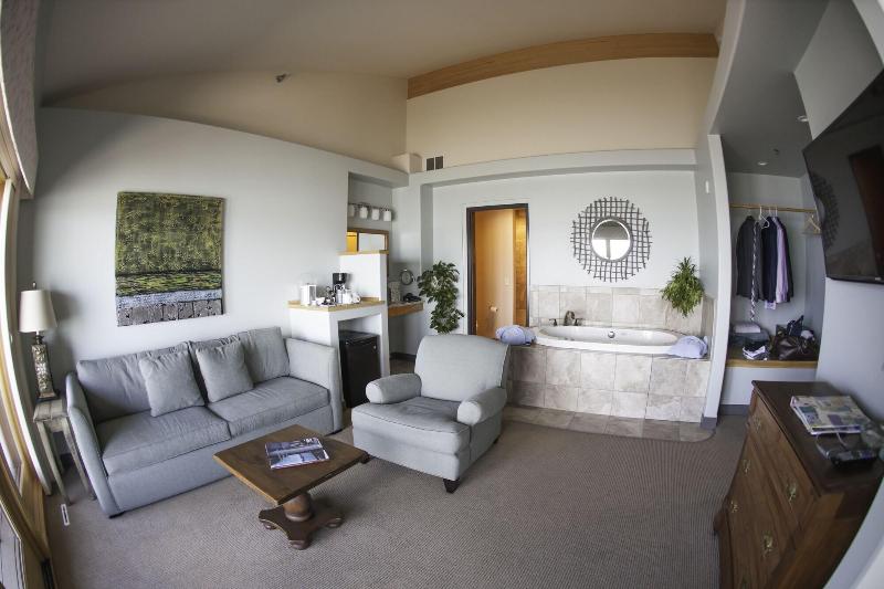 Blue Wave Inn image