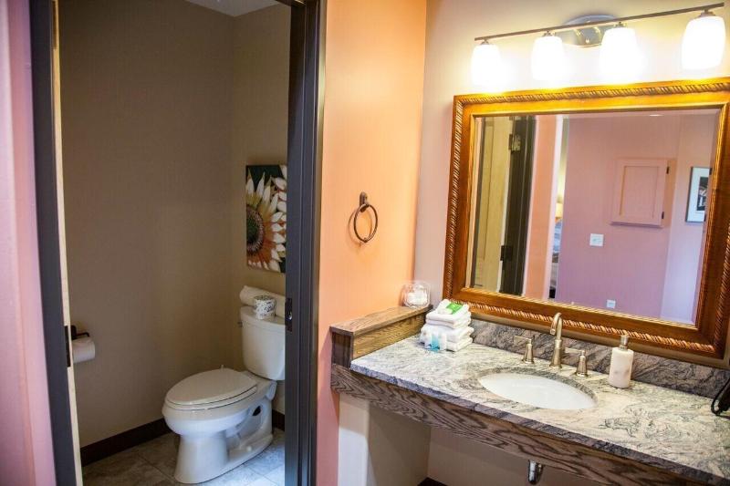 Blue Wave Inn image