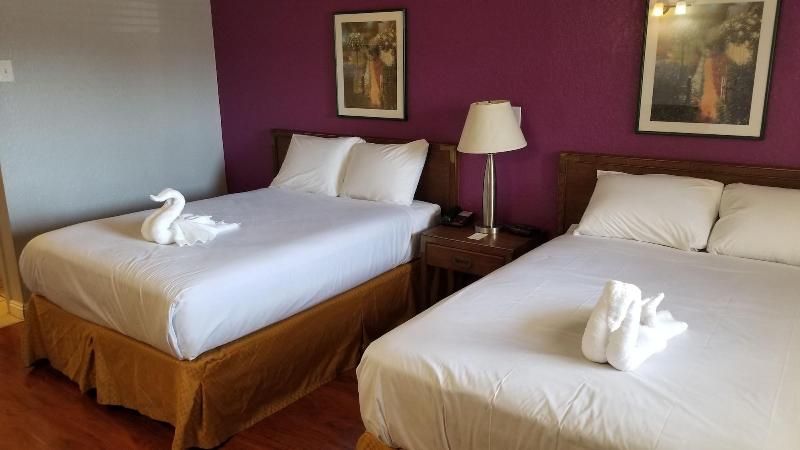 Santa Fe Inn Pueblo image