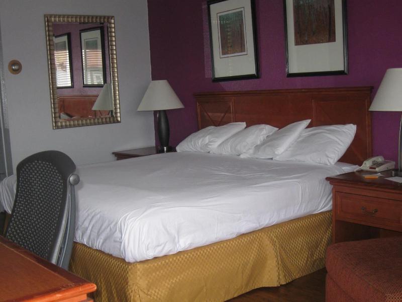 Santa Fe Inn Pueblo image