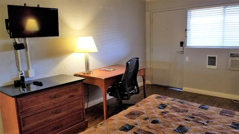 Santa Fe Inn Pueblo image