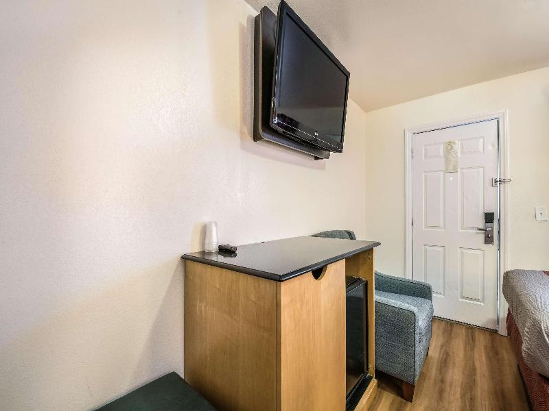 Motel 6 Tinton Falls, NJ – Neptune image