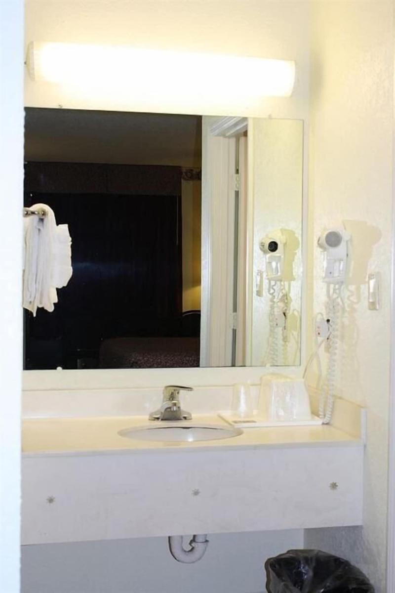 Relax Inn image