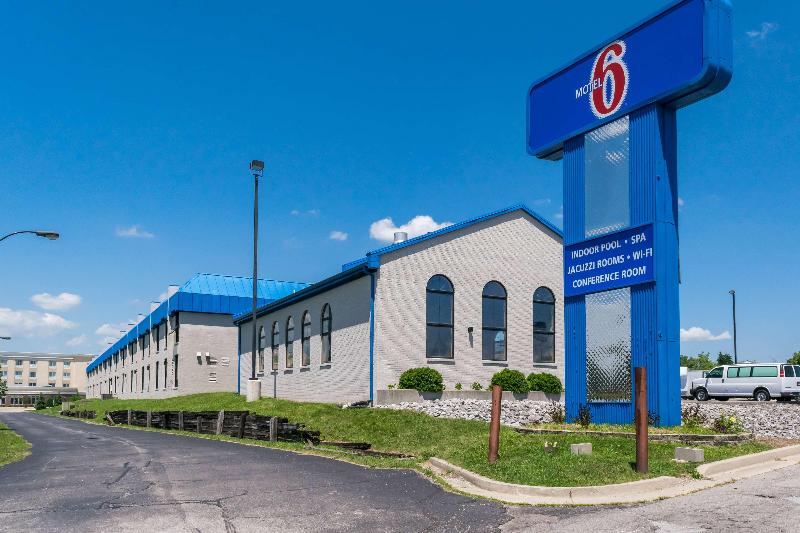 Motel 6 Richmond, IN image