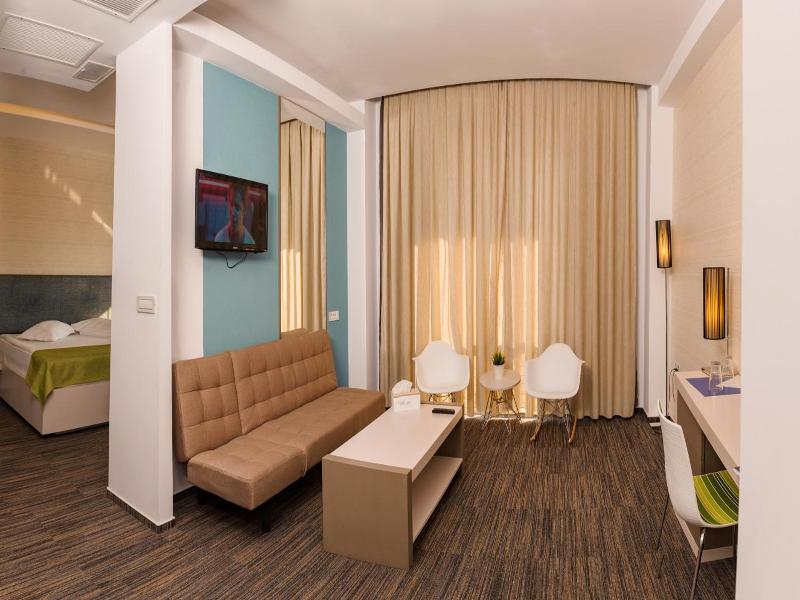 Hotel On Plonge Junior image