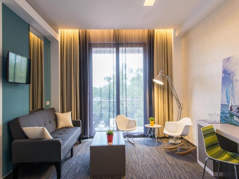 Hotel On Plonge Junior image