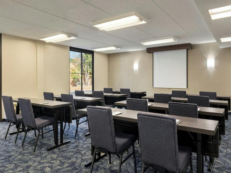 Courtyard By Marriott Atlanta Northlake image