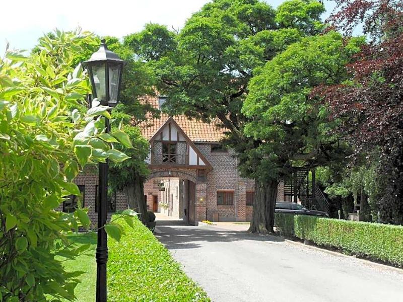 Le Domaine Des Cigognes image