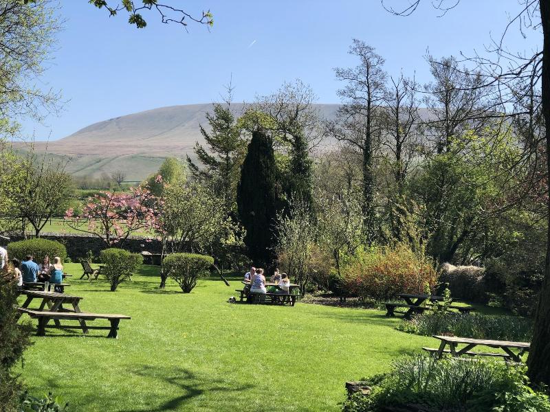 Calf's Head Hotel image