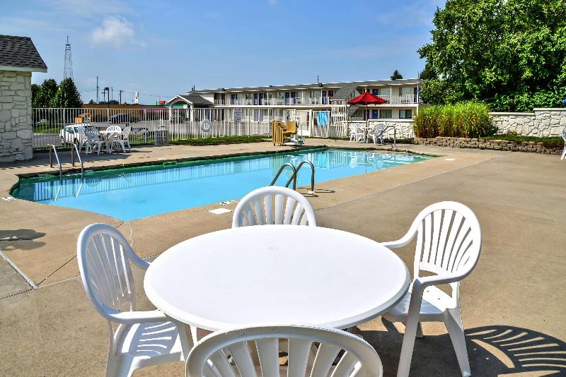 Motel 6 Saint Joseph, MO image