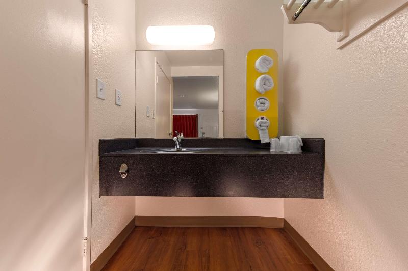 Motel 6 Saint Joseph, MO image