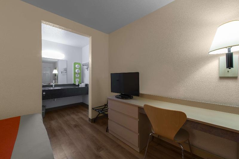 Motel 6 Saint Joseph, MO image