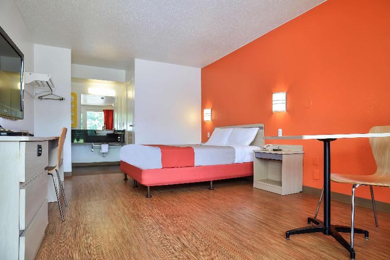 Motel 6 Saint Joseph, MO image