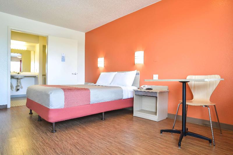 Motel 6 Saint Joseph, MO image