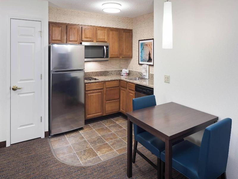 Residence Inn By Marriott Kansas City Country Club