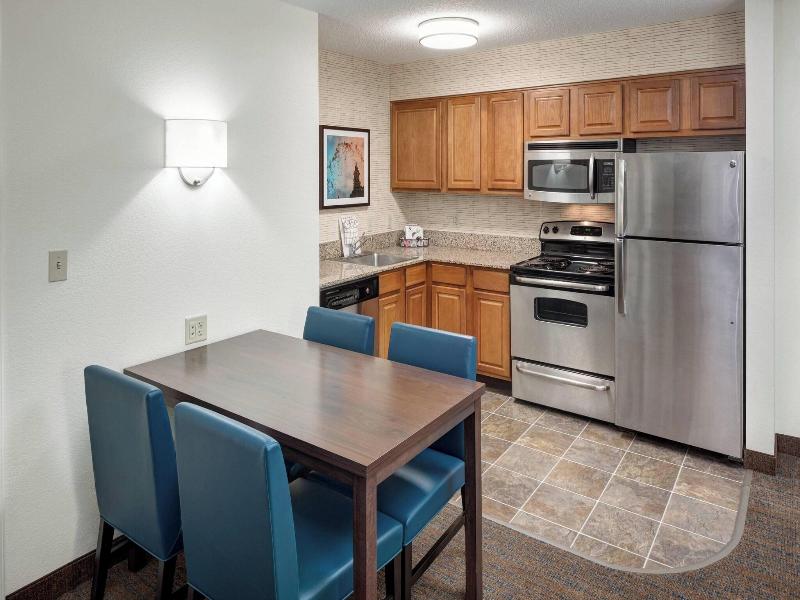 Residence Inn By Marriott Kansas City Country Club