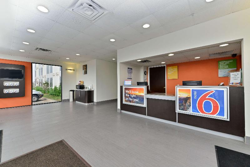Motel 6 Fort Worth, TX - Downtown East image