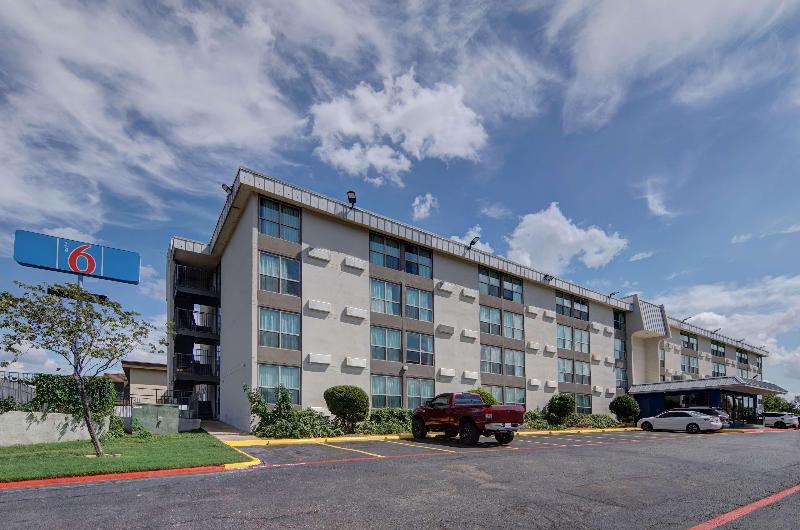Motel 6 Fort Worth, TX - Downtown East image