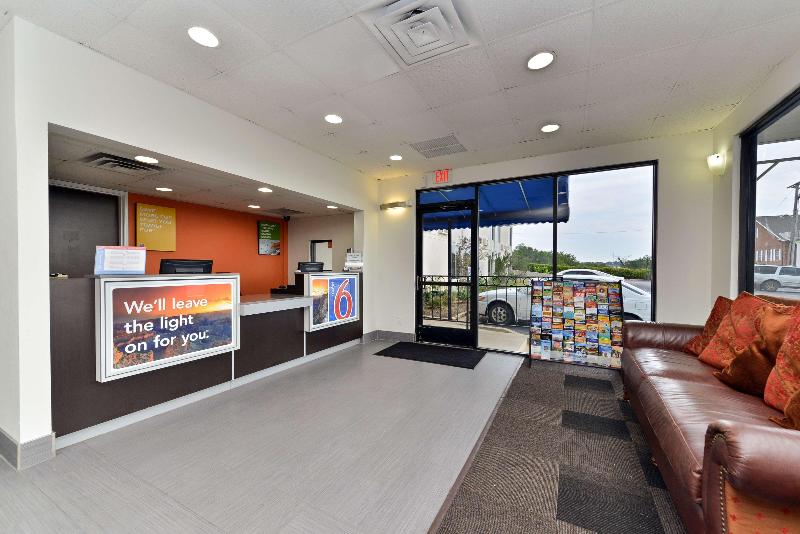 Motel 6 Fort Worth, TX - Downtown East image
