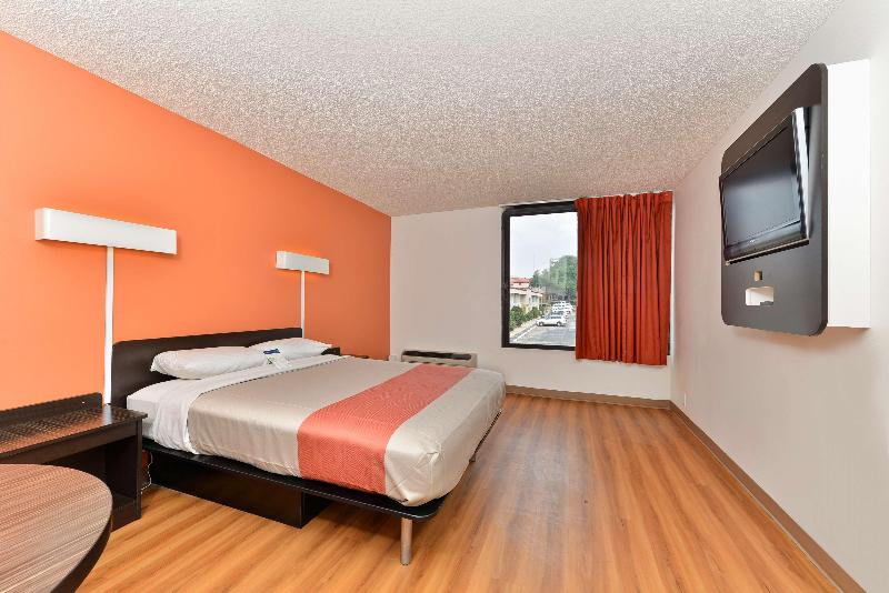 Motel 6 Fort Worth, TX - Downtown East image