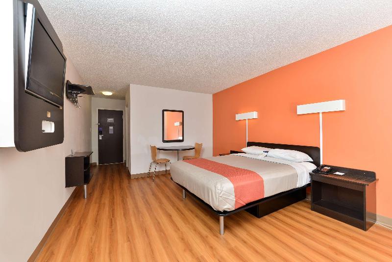Motel 6 Fort Worth, TX - Downtown East image
