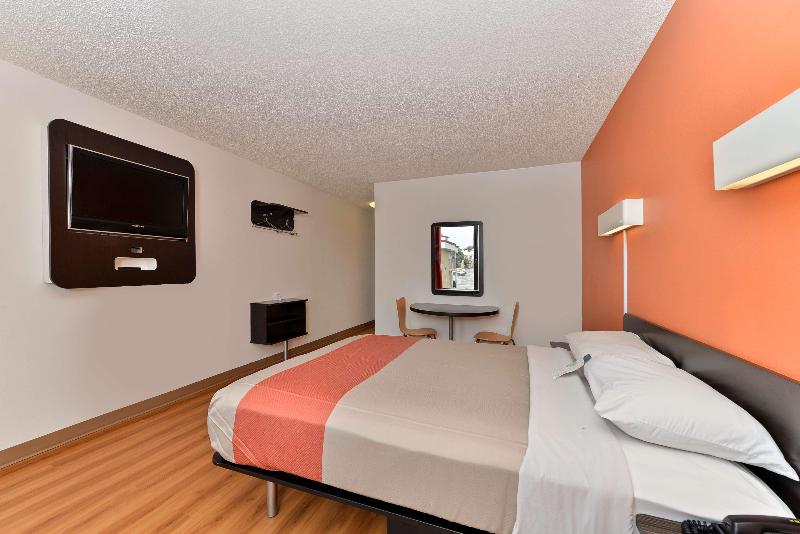 Motel 6 Fort Worth, TX - Downtown East image